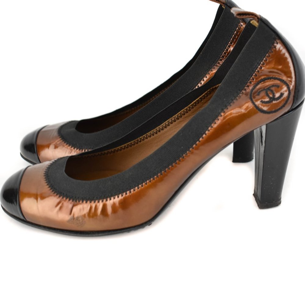 CHANEL: Black/Copper, Patent Leather "CC" Logo Heels/Pumps - Picture 2 of 10